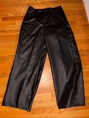 Black Textured Wide-Leg Pants LARGE